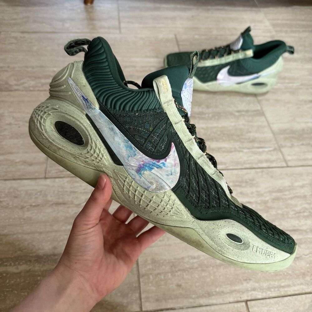 Nike Cosmic Unity TB Gorge Green Men’s size 15 Sporty Trainers Sneakers